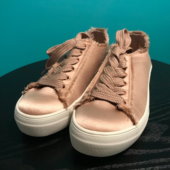 Brand New Steve Madden “Greyla” Sneaker - Size 7.5 - Picture 1 of 7